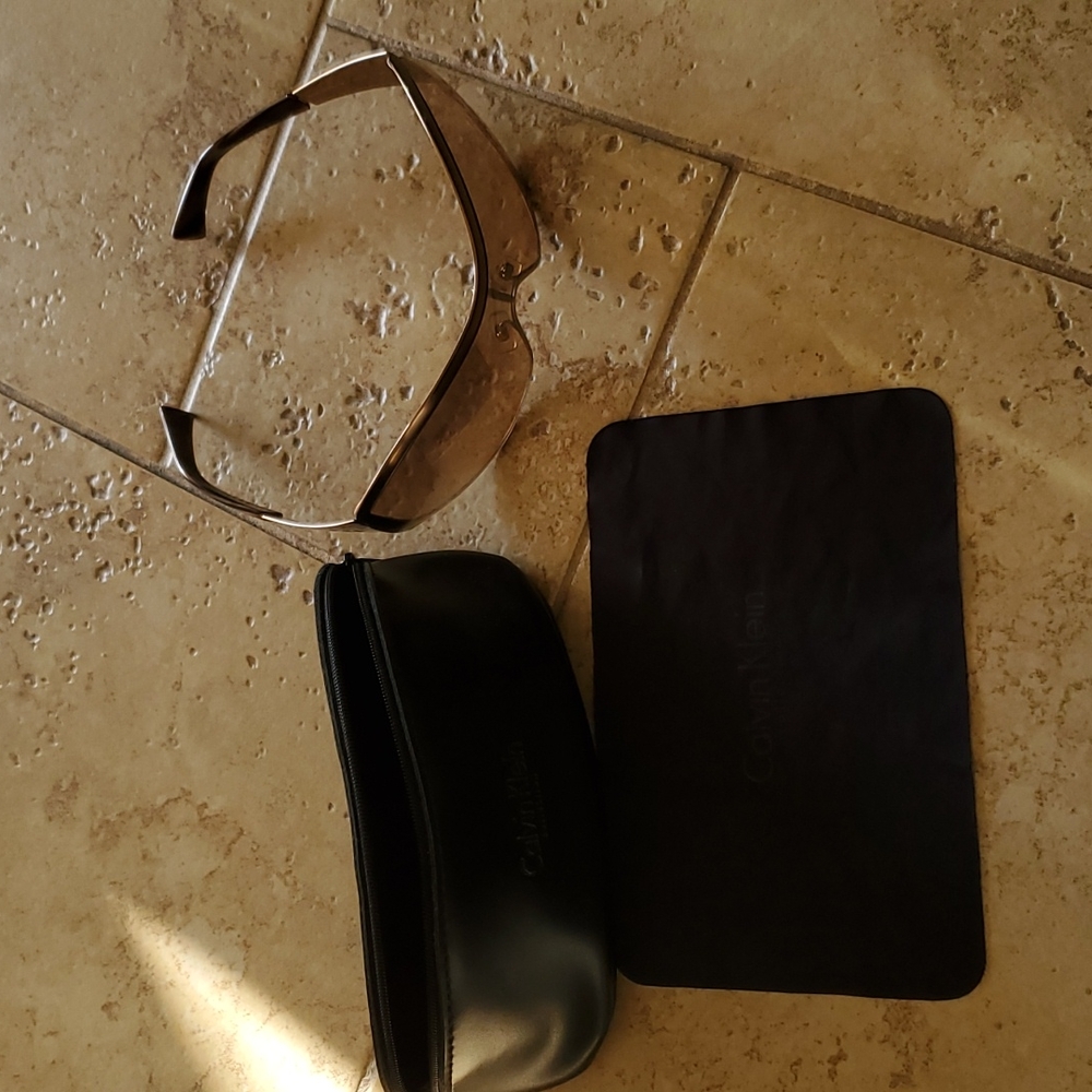 Woman's Calvin Klein Sunglasses